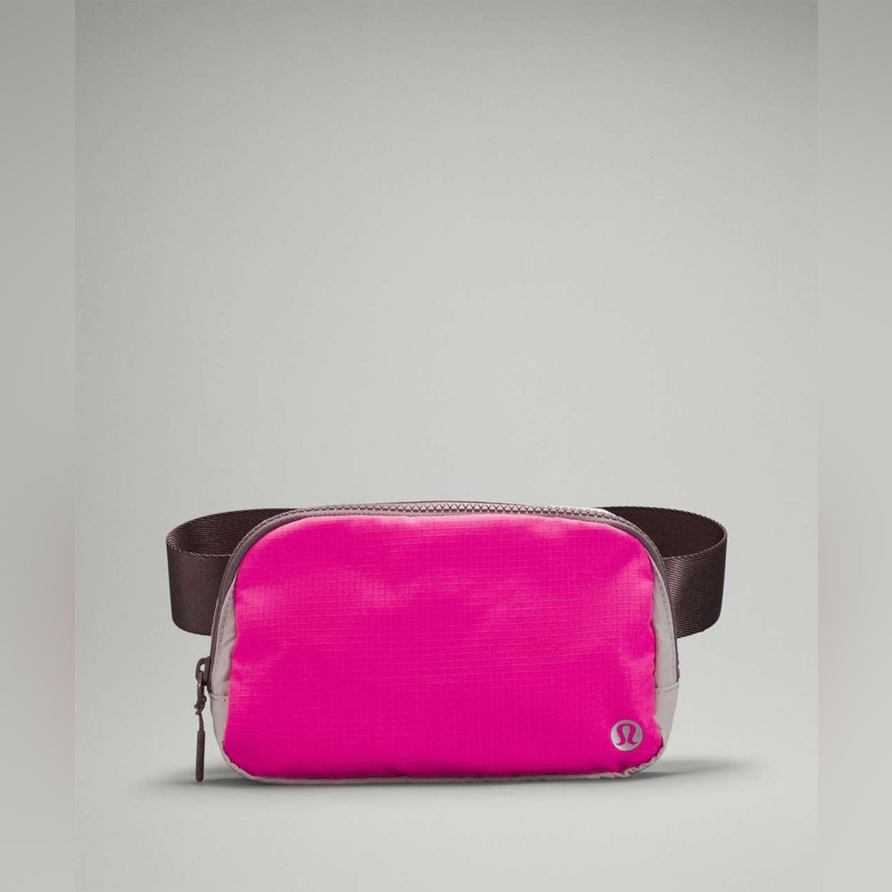 Lululemon Everywhere Belt Bag 1L
💕🩶Pow Pink Light / Lunar Rock / Chrome 🩶💕